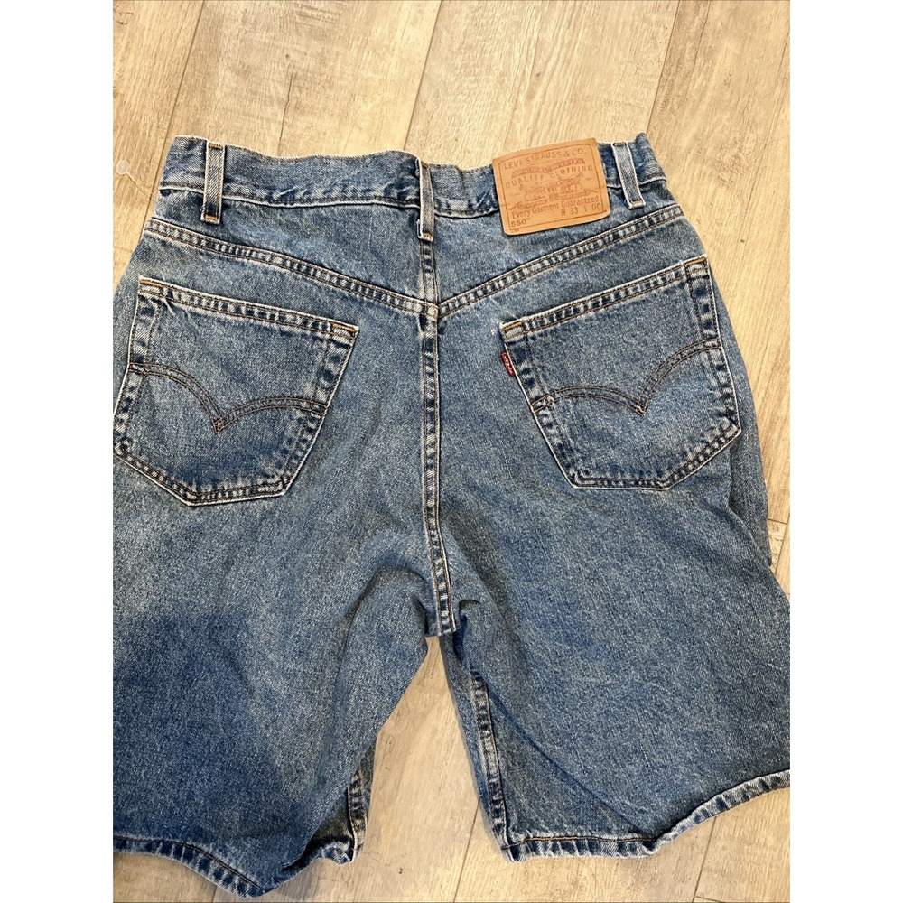 Levi's 550 Relaxed Fit Denim‎ Shorts (Medium Wash Indigo)  Size 33